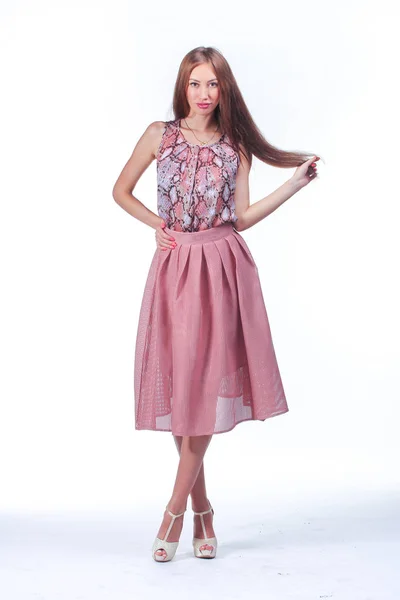 Mladá žena v růžových romantických šatech — Stock fotografie