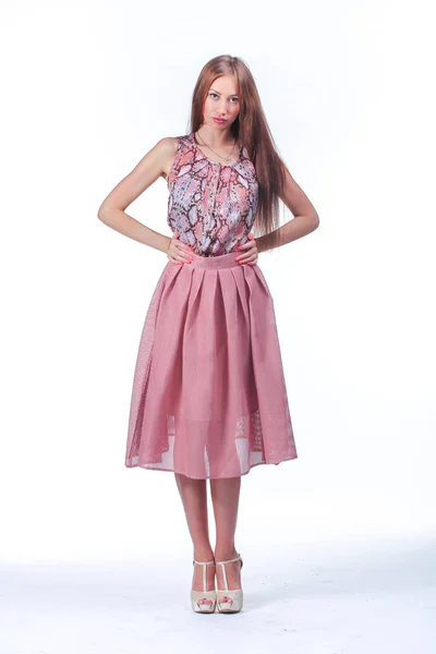 Mladá žena v růžových romantických šatech — Stock fotografie