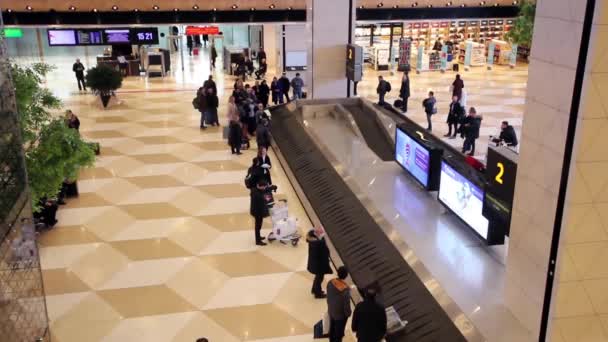 Fragmento do interior do aeroporto em Baku, Baku Heydar Aliev Aeroporto Internacional — Vídeo de Stock