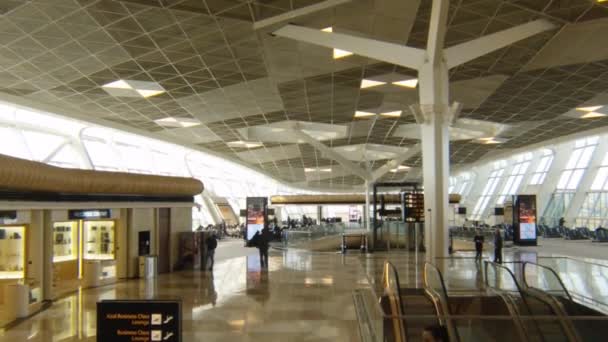 Aeropuerto internacional Heydar Aliev interior . — Vídeo de stock