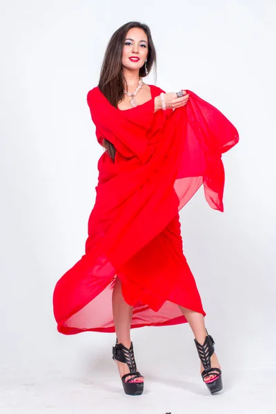 Κυρία χορεύτρια σε κόκκινο χρώμα — Φωτογραφία Αρχείου