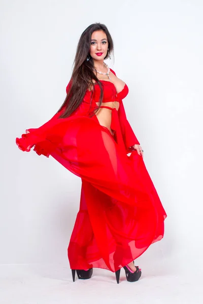 Κυρία χορεύτρια σε κόκκινο χρώμα — Φωτογραφία Αρχείου
