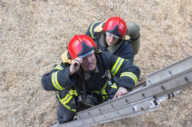Sahne Alanı'ndaki bir itfaiyeci portresi