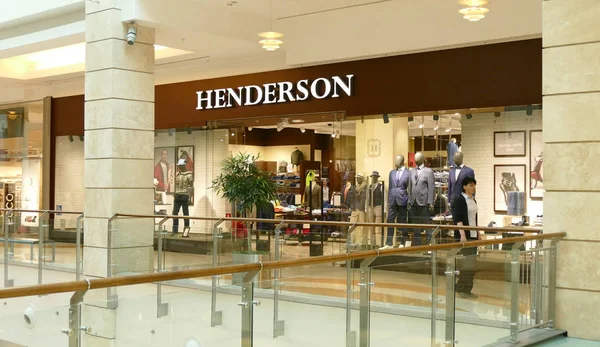 Henderson ukládat pánského oblečení v metropoli mall. — Stock fotografie