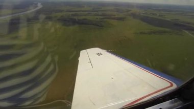 Kabinde akrobasi uçak pilotu