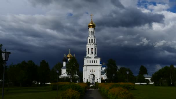 在 17 世纪建造的教堂圣母安息的上帝的母亲在向勃列日涅夫推荐， — 图库视频影像