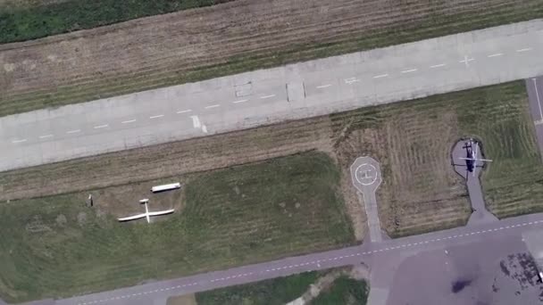 Aerial view of small airport Bolshoe Gryzlovo with planes in the forest — Stock Video
