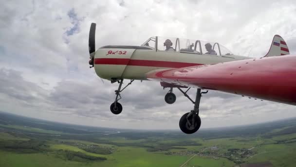 俄罗斯飞机在空中 从相机上观看机翼 — 图库视频影像