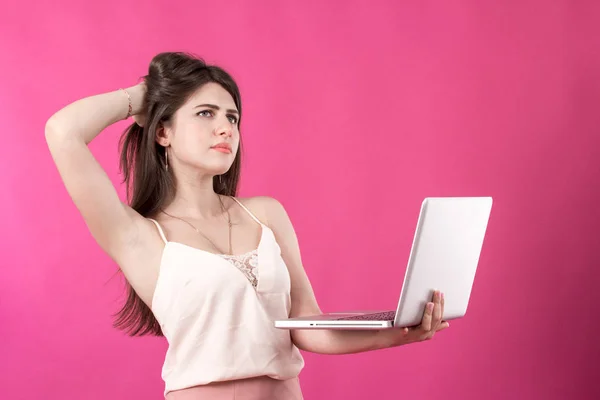 Portrait of pretty young woman with laptop — Stock Photo, Image