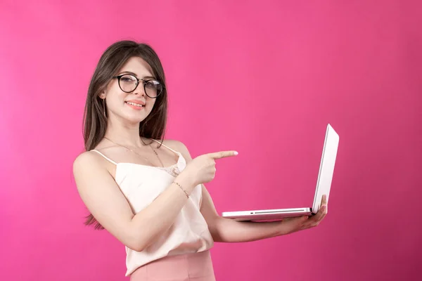 Portrait of pretty young woman with laptop — Stock Photo, Image