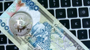 Naira faturalarında Bitcoin. 