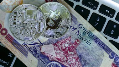 Naira faturalarında Bitcoin. 