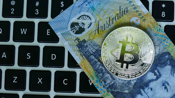 Bitcoin på australiska sedel — Stockfoto