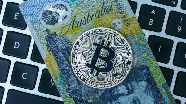 Bitcoin på australiska sedel — Stockfoto