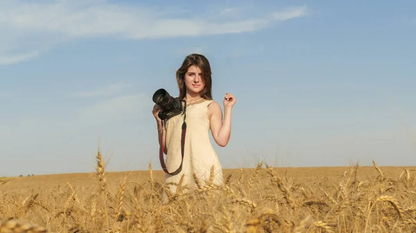 Turist resa fotograf fotografering leende — Stockfoto