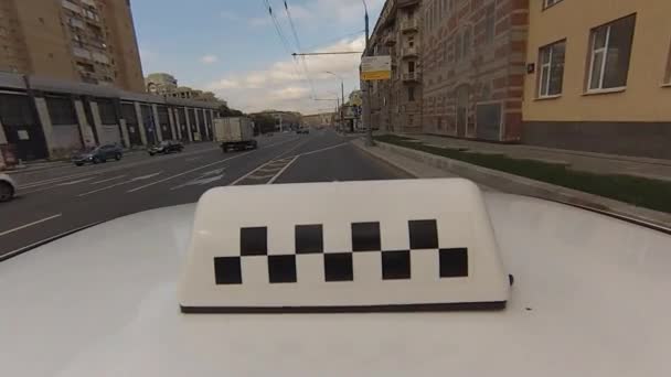 El taxi está en la calle de Moscú . — Vídeo de stock