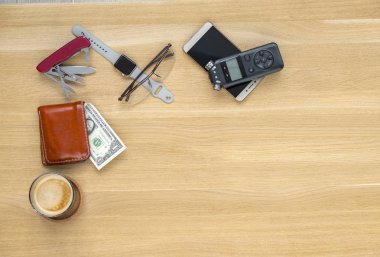 Gazeteci seyahat küme tablo.