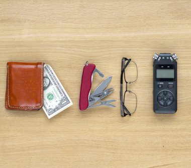 Gazeteci seyahat küme tablo.