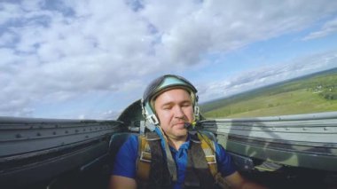 Pilot Kokpitte bir jet uçağı.