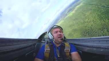 Pilot Kokpitte bir jet uçağı.