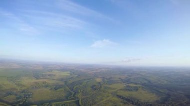 Yer ve gök. Akrobasi uçağı içinde etkin cam ürününden görüntülemek