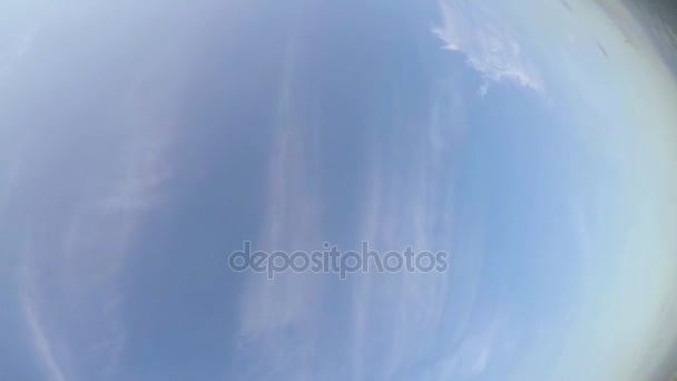 Erde und Himmel. Blick von aktiver Nocke in Kunstflugzeugen — Stockvideo