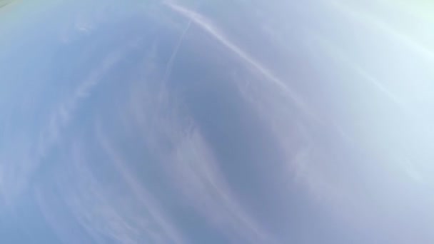 Země a obloha. Pohled z aktivní kamera v akrobatickém letadle — Stock video
