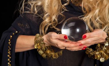 Kristal top ve fortune teller eller. 