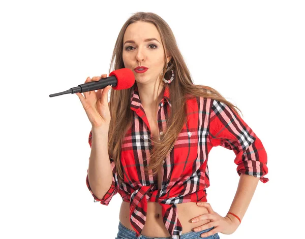 Mujer cantando karaoke con micrófono —  Fotos de Stock