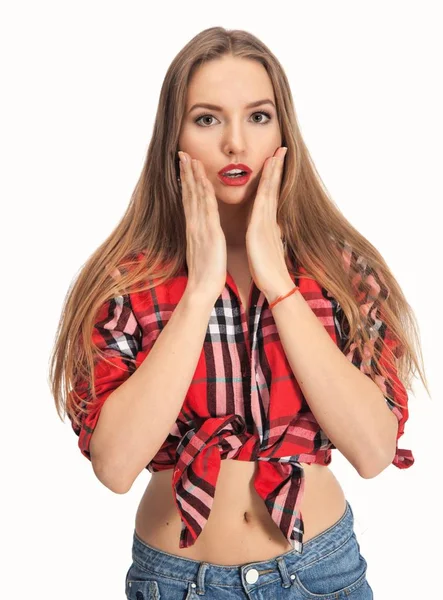 Retrato de sorprendido sorprendido atractivo joven cabello largo mujer . —  Fotos de Stock