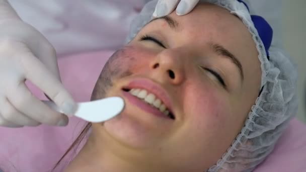 Carbon Face Peeling Procedure Laser Pulseert Schone Huid Van Het — Stockvideo