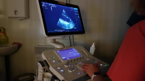 Screen ultrasound machine. symbol diagnostics in healthcare. — Stock Video