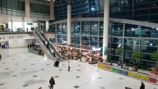 AM bar en el aeropuerto — Vídeos de Stock