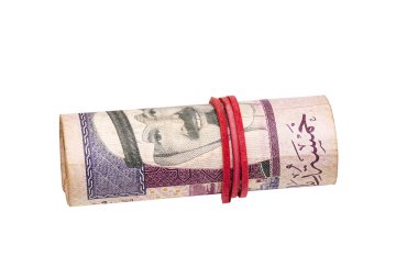 Bir kauçuk halka ile haddelenmiş Suudi Arabistan Riyali banknotlar