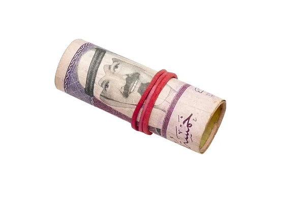 Rolou notas de Riyal da Arábia Saudita com um anel de borracha — Fotografia de Stock