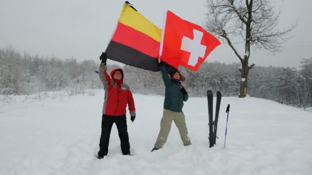 Nationale vlag van Zwitserland en Duitsland wuiven in de wind — Stockvideo