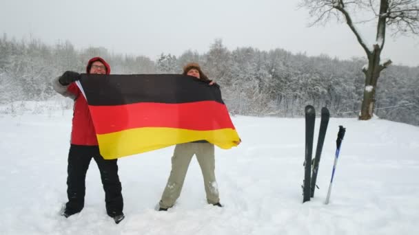 Государственный флаг Германии, размахивающий на ветру — стоковое видео