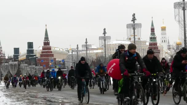 Feb 2018 Moskva Ryssland Stadens Cyklister Tusentals Cyklister Stad Gatan — Stockvideo