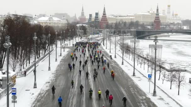 Lutego 2018 Moskwa Rosja Miasto Rowerzystów Tysiące Rowerzystów Miasto Ulica — Wideo stockowe