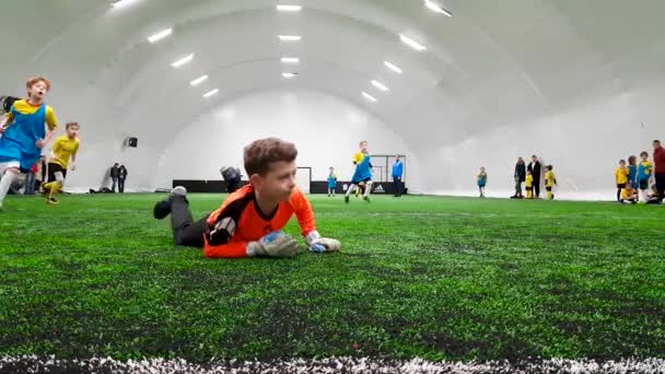 Kinderen soccer Spel — Stockvideo