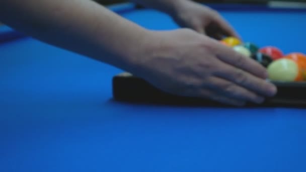 Balle de billard brise la pyramide — Video