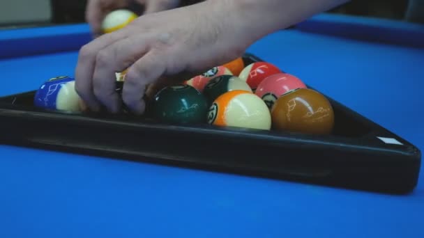 Bilardo topu piramit tatili — Stok video