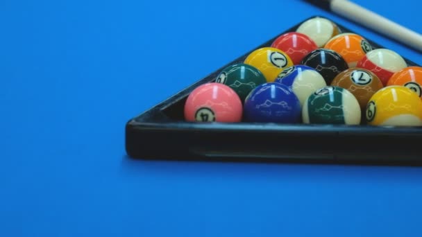 Billiard ball the pyramid — Stock Video