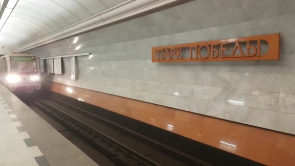 Poklonnaya gora metrostation. — Stockvideo