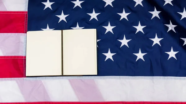 それにアメリカの Unired 州の旗. — ストック写真