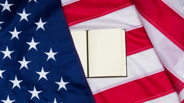 それにアメリカの Unired 州の旗. — ストック写真