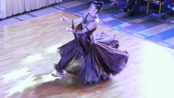 Dancers feet on a parquet floor — Stock Video