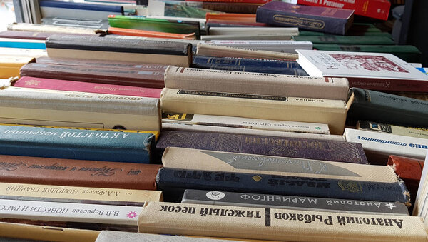 Набор старинных книг
