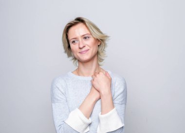 Hassasiyet sarışın kadın Studio.