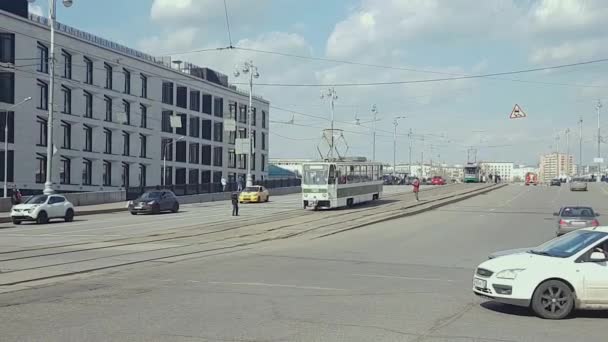 Klasik tramvay geçidi. — Stok video